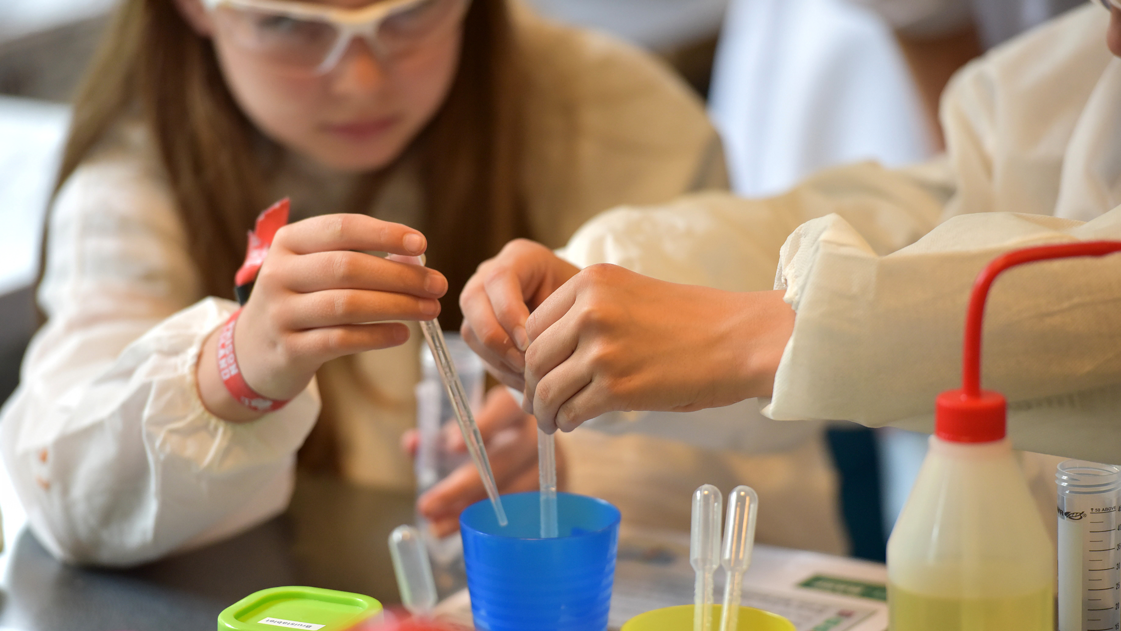 サイエンスクラス｜ハマりカラボ教材で学ぶ理科実験｜大阪市西区 STEAMCLUB